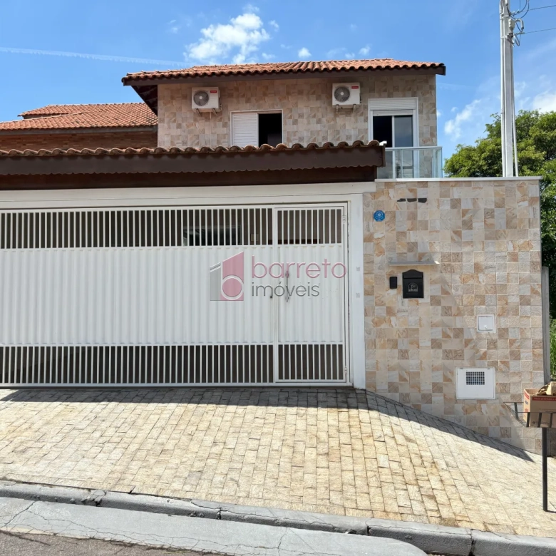 SOBRADO COM 3 DORMITÓRIOS E MIRANTE COM VISTA PARA A SERRA DO JAPI À VENDA – JD. PAULISTA II – JUNDIAÍ/SP