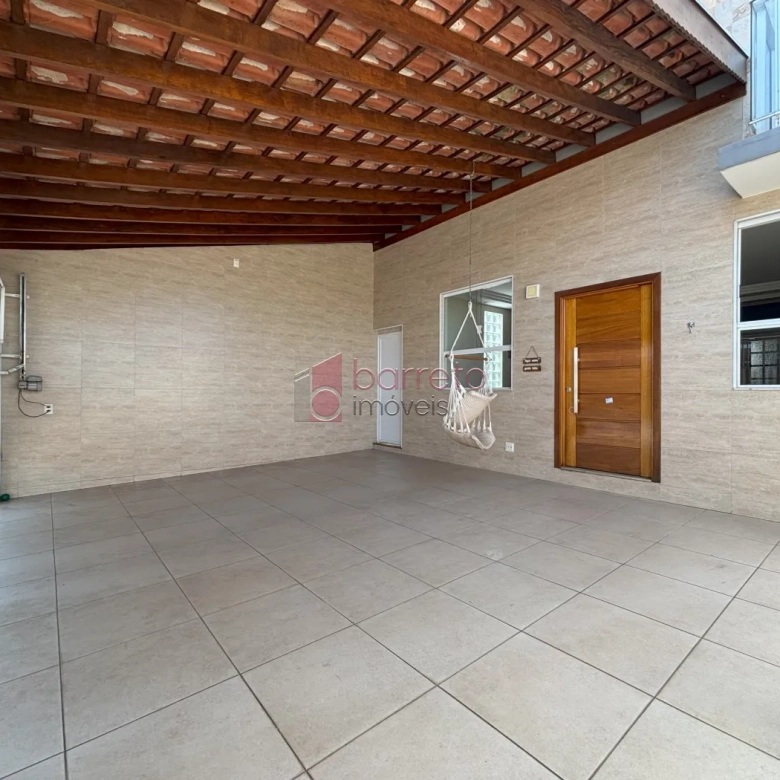 SOBRADO COM 3 DORMITÓRIOS E MIRANTE COM VISTA PARA A SERRA DO JAPI À VENDA – JD. PAULISTA II – JUNDIAÍ/SP