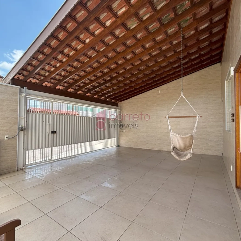SOBRADO COM 3 DORMITÓRIOS E MIRANTE COM VISTA PARA A SERRA DO JAPI À VENDA – JD. PAULISTA II – JUNDIAÍ/SP