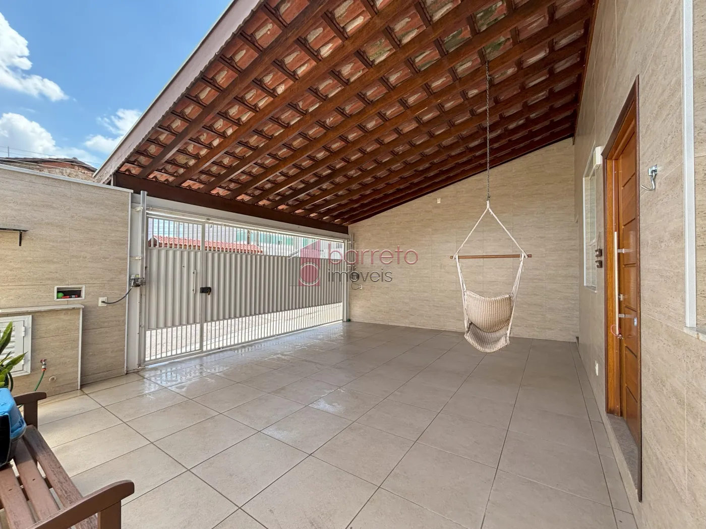 SOBRADO COM 3 DORMITÓRIOS E MIRANTE COM VISTA PARA A SERRA DO JAPI À VENDA – JD. PAULISTA II – JUNDIAÍ/SP