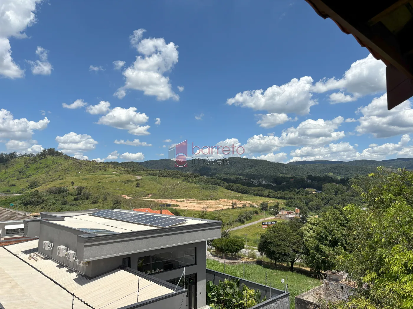 SOBRADO COM 3 DORMITÓRIOS E MIRANTE COM VISTA PARA A SERRA DO JAPI À VENDA – JD. PAULISTA II – JUNDIAÍ/SP