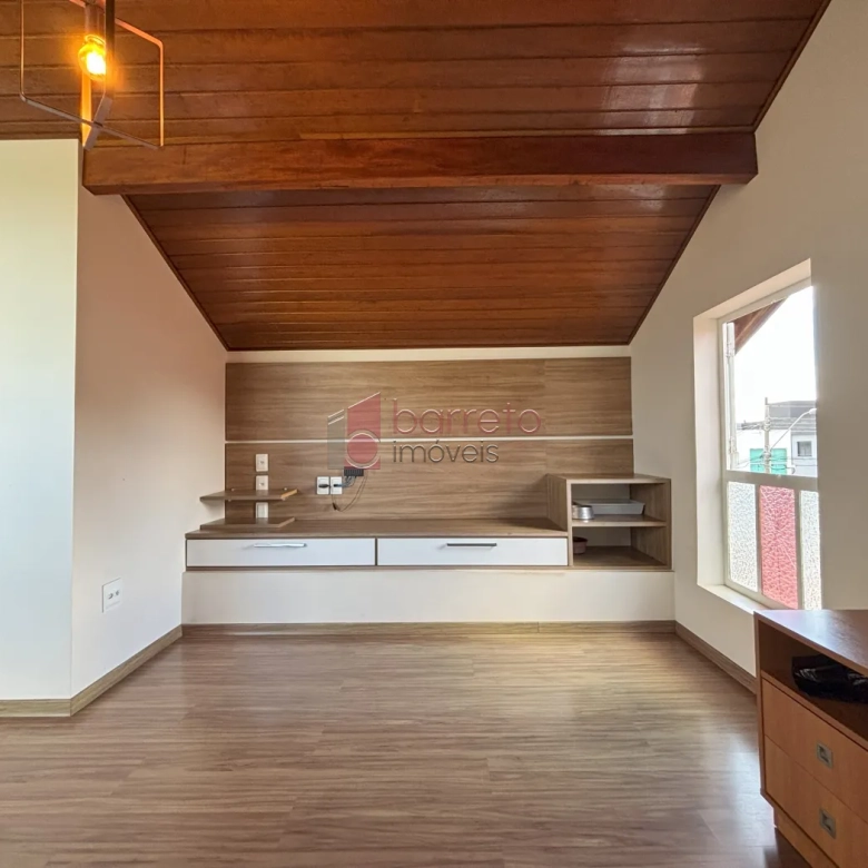 SOBRADO COM 3 DORMITÓRIOS E MIRANTE COM VISTA PARA A SERRA DO JAPI À VENDA – JD. PAULISTA II – JUNDIAÍ/SP