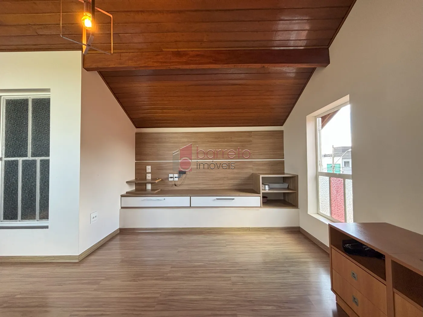 SOBRADO COM 3 DORMITÓRIOS E MIRANTE COM VISTA PARA A SERRA DO JAPI À VENDA – JD. PAULISTA II – JUNDIAÍ/SP