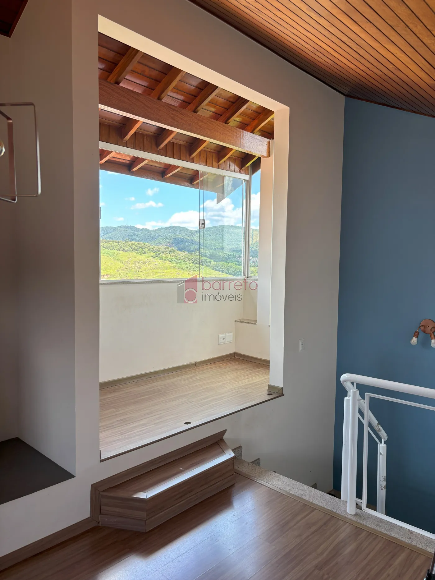 SOBRADO COM 3 DORMITÓRIOS E MIRANTE COM VISTA PARA A SERRA DO JAPI À VENDA – JD. PAULISTA II – JUNDIAÍ/SP