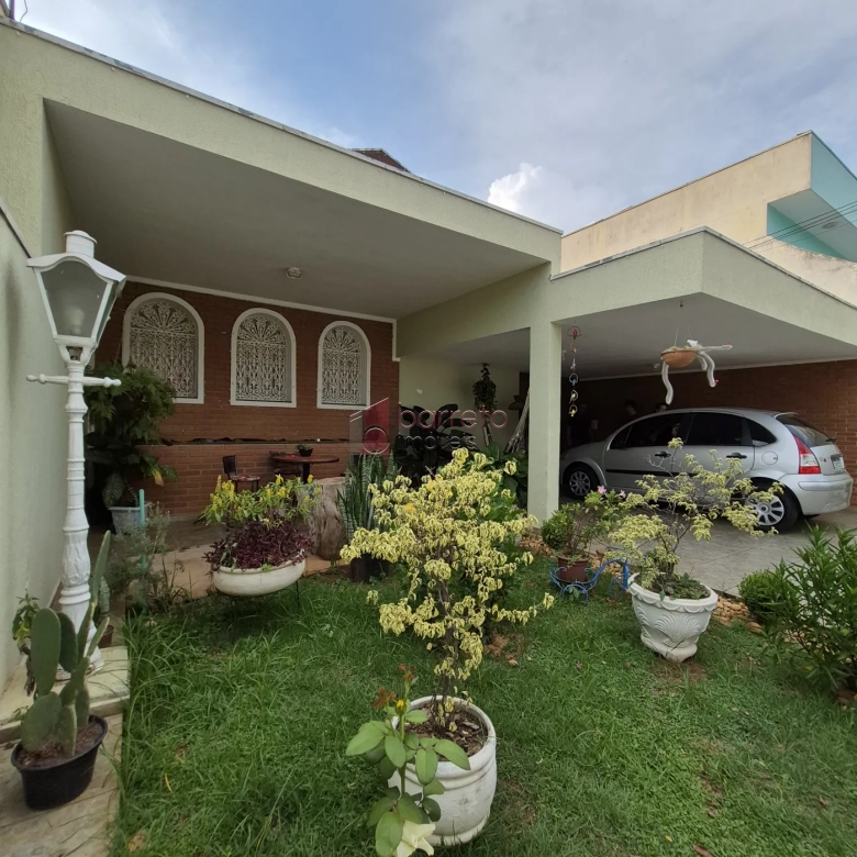 CASA À VENDA NO BAIRRO TORRES DE SÃO JOSÉ EM JUNDIAÍ/SP