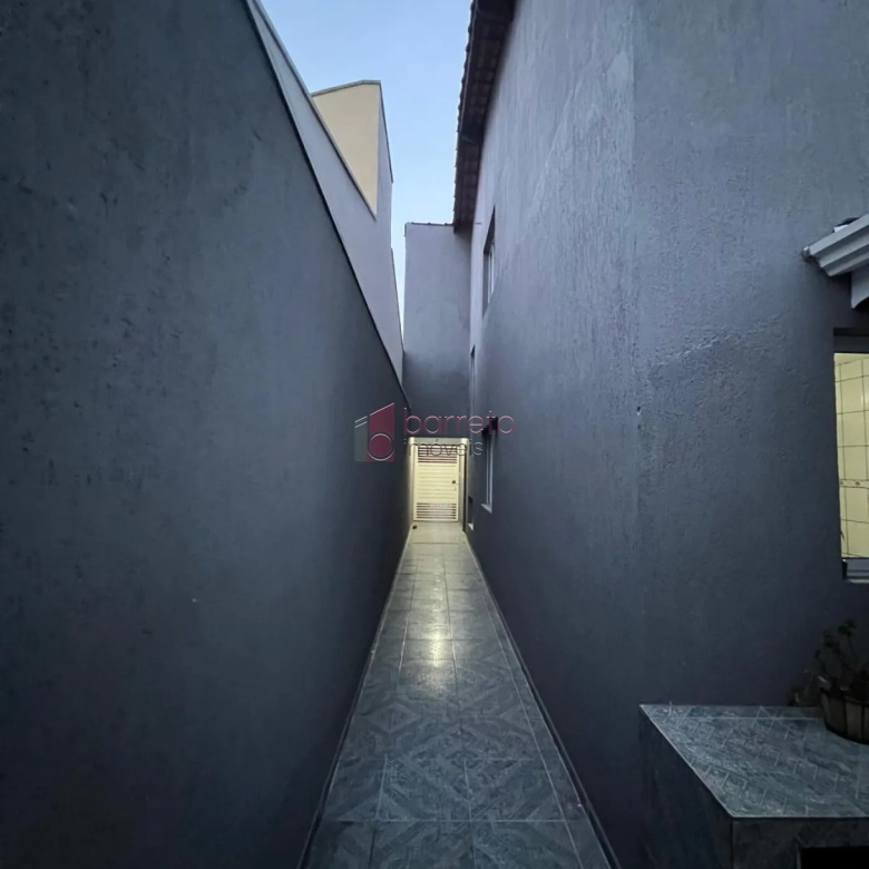 CASA À VENDA NO JARDIM SARAPIRANGA – MEDEIROS – JUNDIAÍ/SP