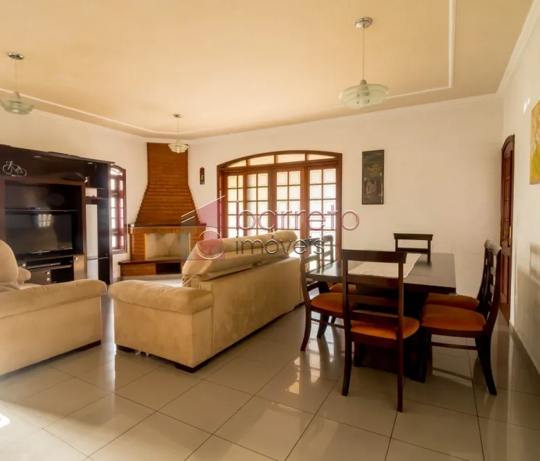 CASA COM EDÍCULA À VENDA NO BAIRRO PARQUE CENTENÁRIO – JUNDIAÍ/SP