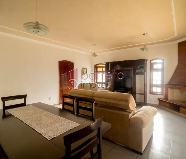 CASA COM EDÍCULA À VENDA NO BAIRRO PARQUE CENTENÁRIO – JUNDIAÍ/SP