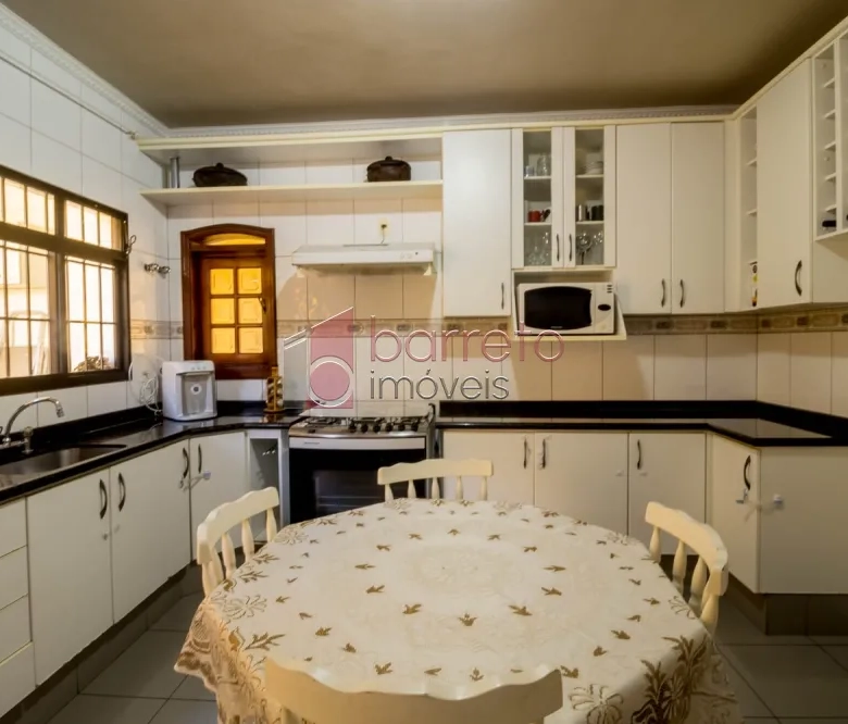 CASA COM EDÍCULA À VENDA NO BAIRRO PARQUE CENTENÁRIO – JUNDIAÍ/SP