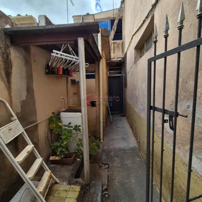 SOBRADO COM EDÍCULA À VENDA NO BAIRRO PARQUE RESIDENCIAL ELOY CHAVES – JUNDIAÍ/SP