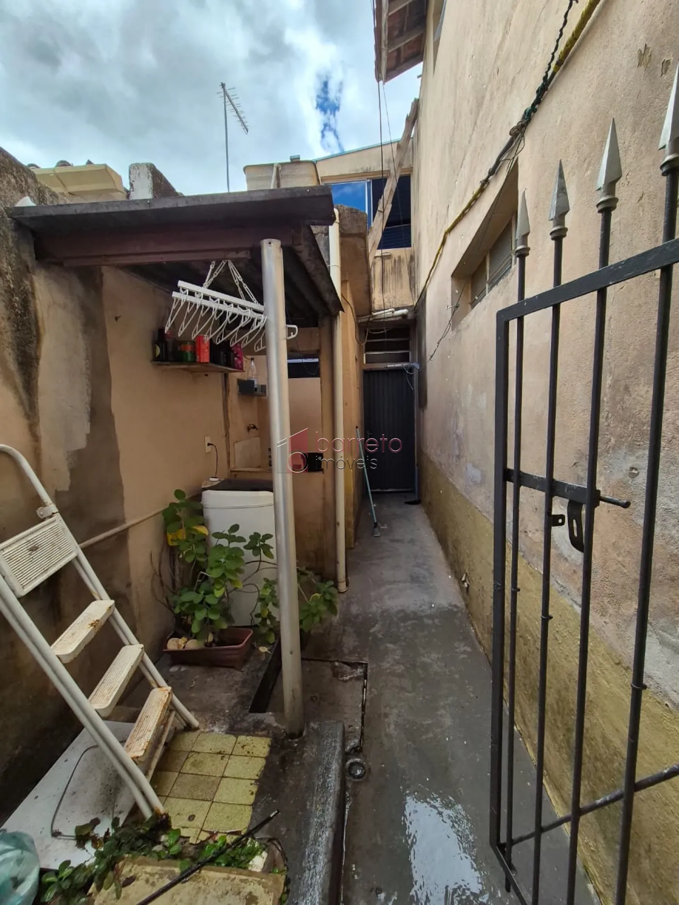 SOBRADO COM EDÍCULA À VENDA NO BAIRRO PARQUE RESIDENCIAL ELOY CHAVES – JUNDIAÍ/SP