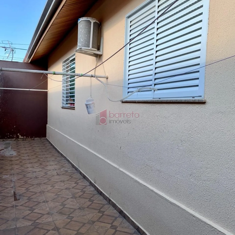 CASA COM EDÍCULA À VENDA NO PARQUE RESIDENCIAL ELOY CHAVES EM JUNDIAÍ – SP