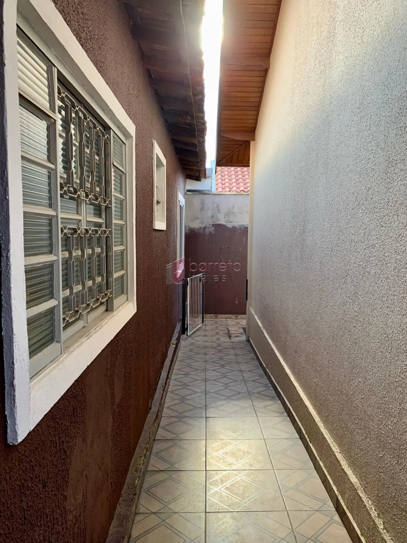 CASA COM EDÍCULA À VENDA NO PARQUE RESIDENCIAL ELOY CHAVES EM JUNDIAÍ – SP