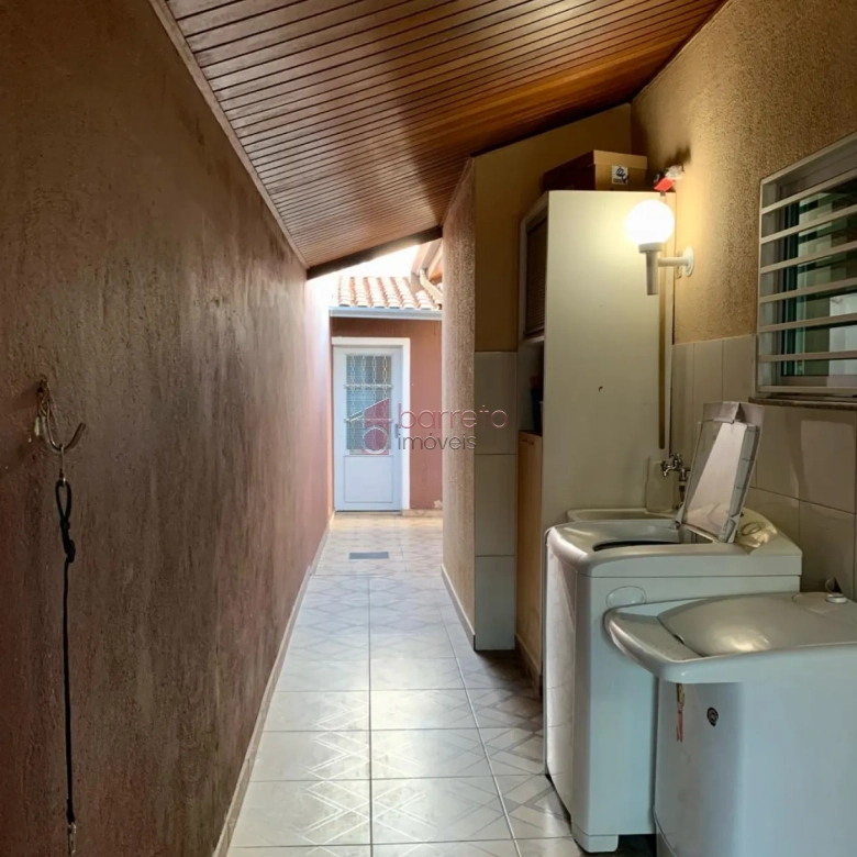 CASA COM EDÍCULA À VENDA NO PARQUE RESIDENCIAL ELOY CHAVES EM JUNDIAÍ – SP