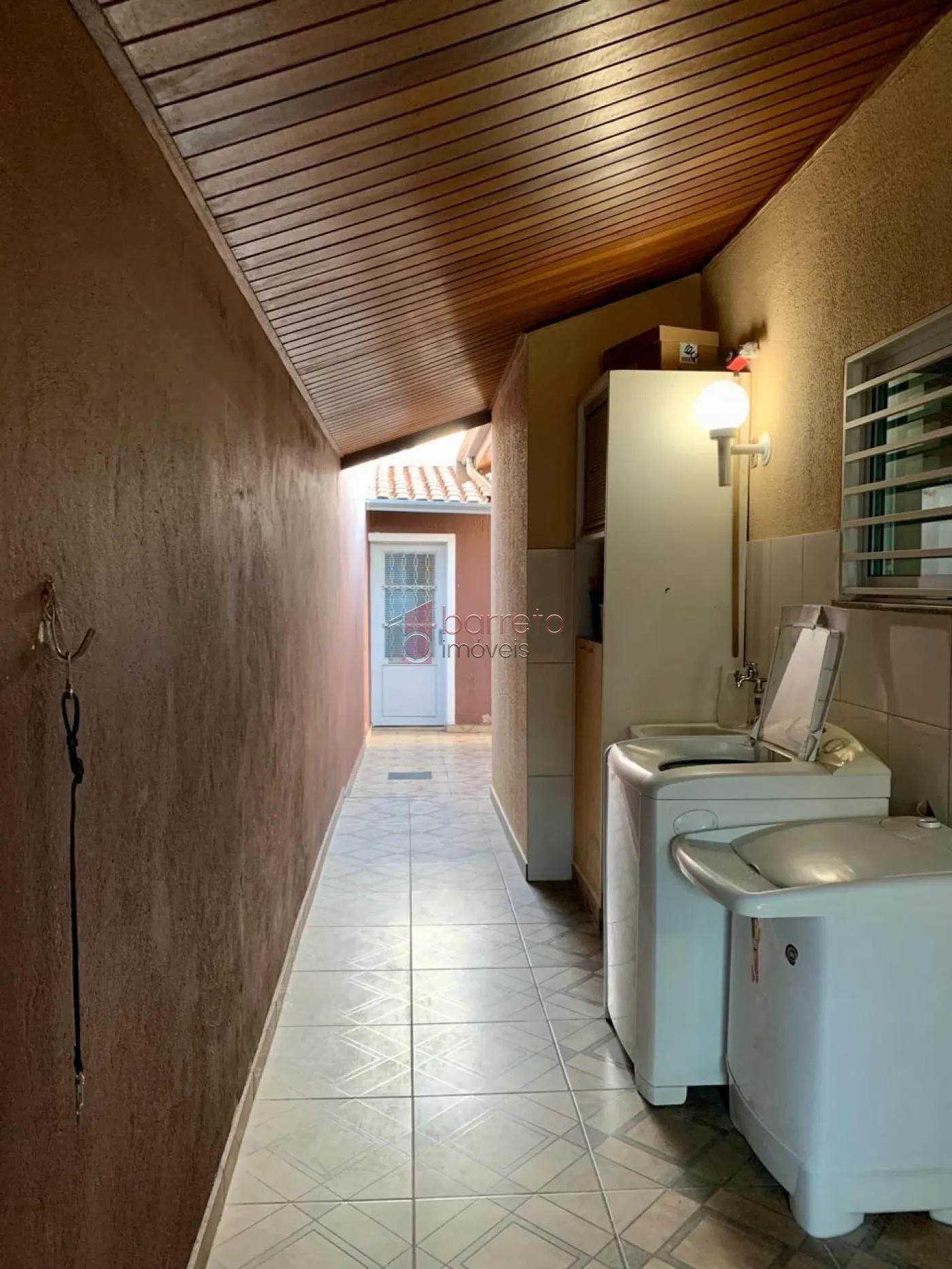 CASA COM EDÍCULA À VENDA NO PARQUE RESIDENCIAL ELOY CHAVES EM JUNDIAÍ – SP