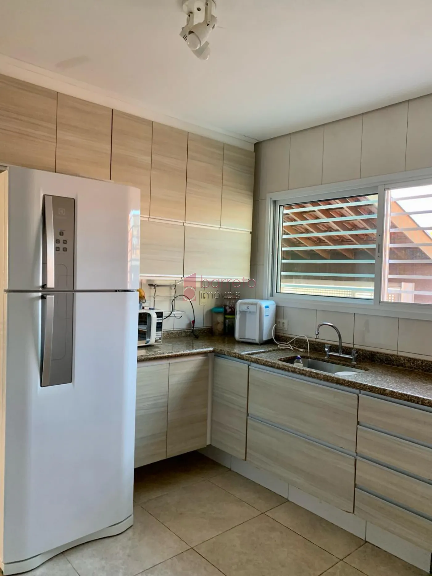 CASA COM EDÍCULA À VENDA NO PARQUE RESIDENCIAL ELOY CHAVES EM JUNDIAÍ – SP