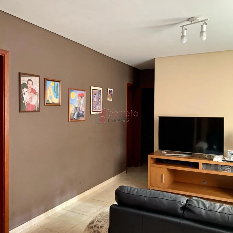 CASA COM EDÍCULA À VENDA NO PARQUE RESIDENCIAL ELOY CHAVES EM JUNDIAÍ – SP