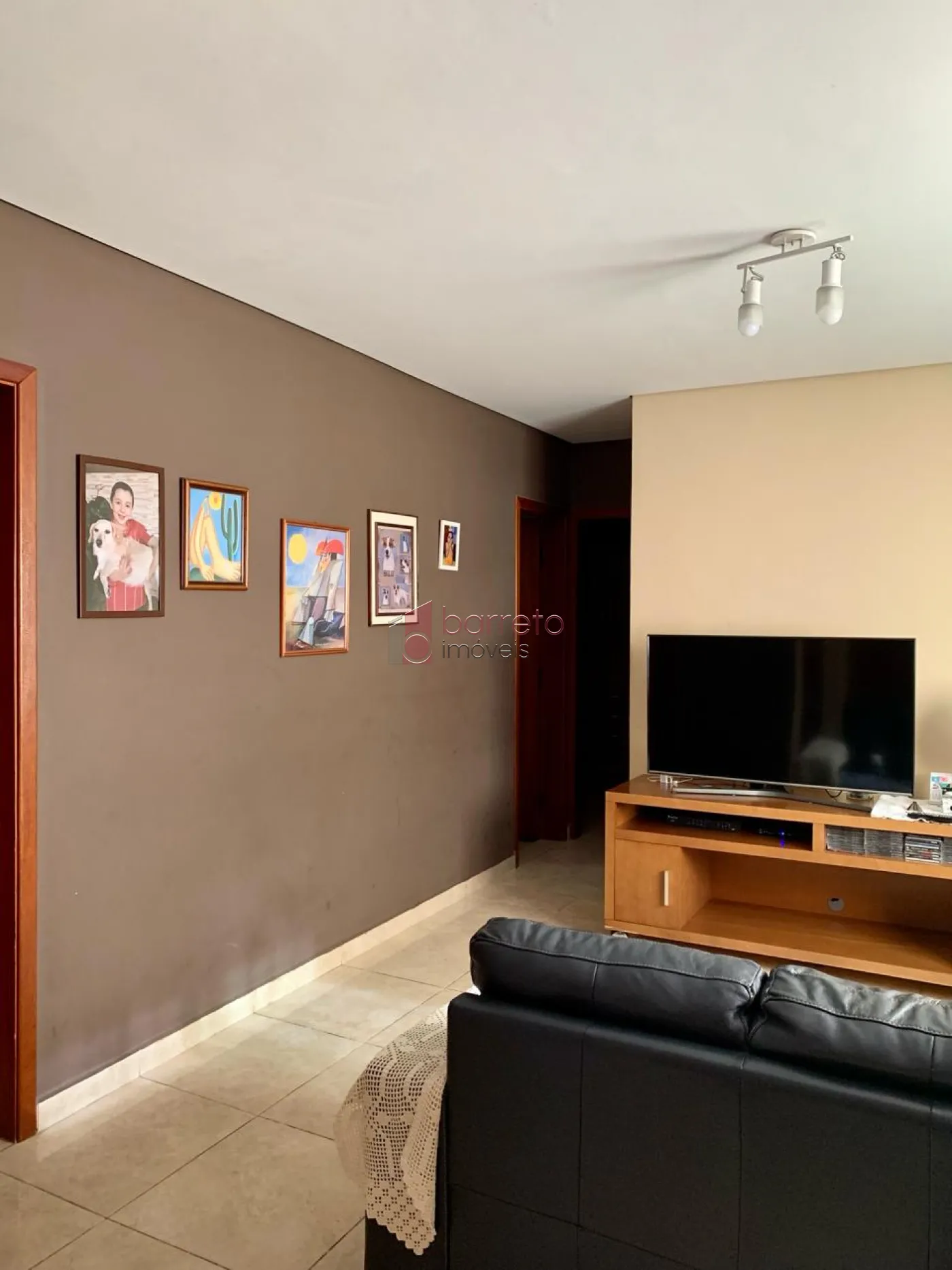 CASA COM EDÍCULA À VENDA NO PARQUE RESIDENCIAL ELOY CHAVES EM JUNDIAÍ – SP