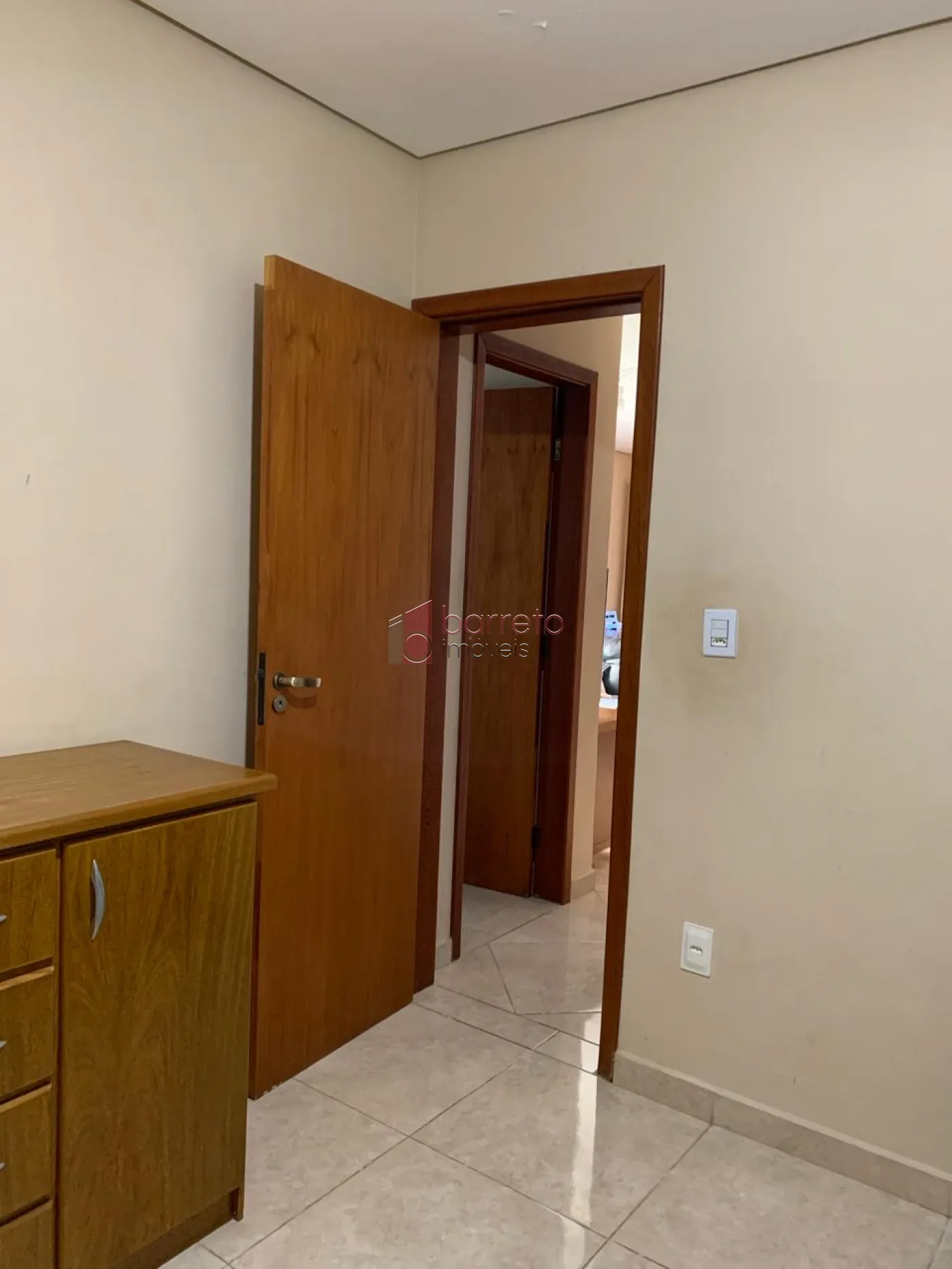 CASA COM EDÍCULA À VENDA NO PARQUE RESIDENCIAL ELOY CHAVES EM JUNDIAÍ – SP