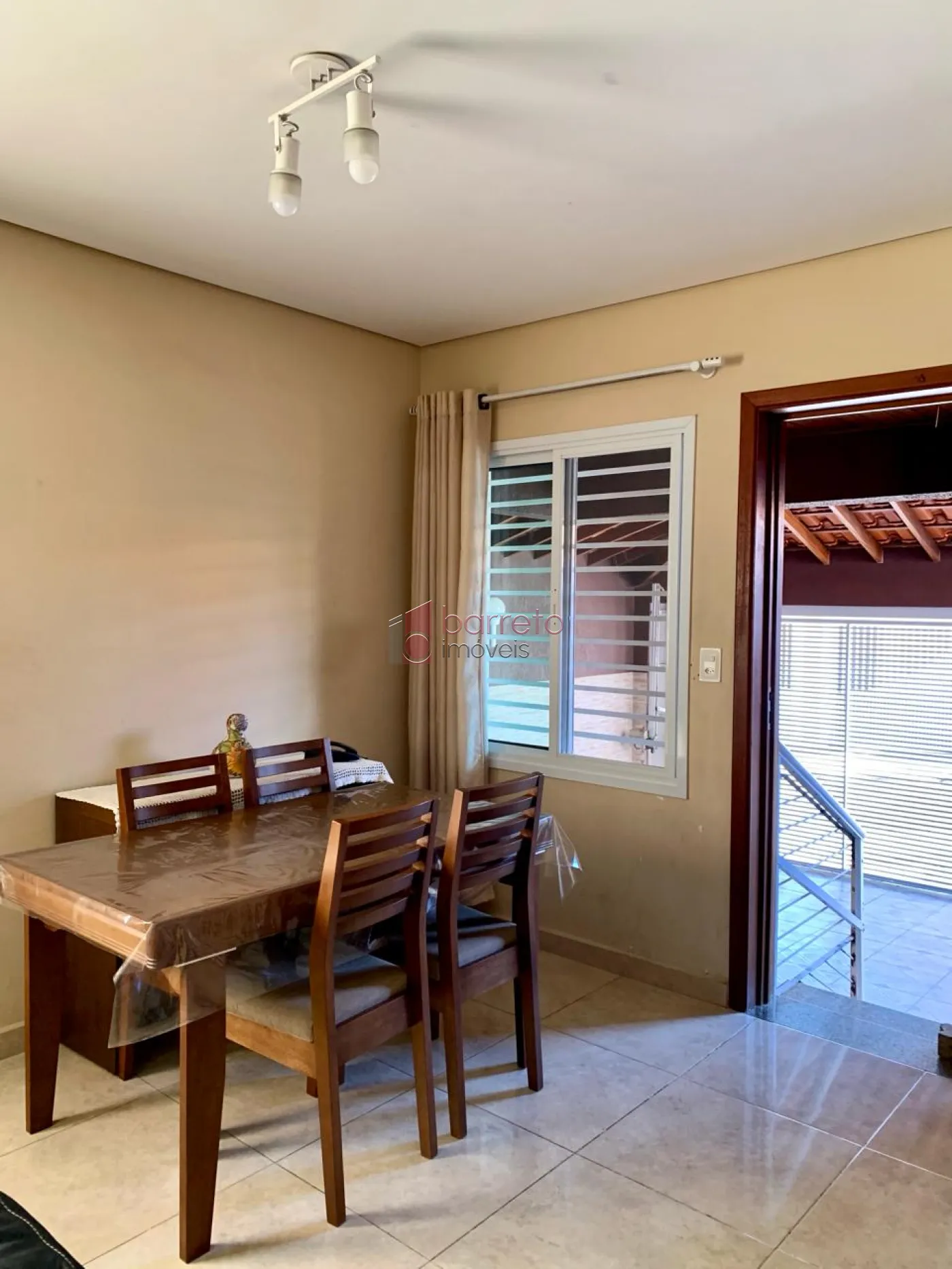 CASA COM EDÍCULA À VENDA NO PARQUE RESIDENCIAL ELOY CHAVES EM JUNDIAÍ – SP