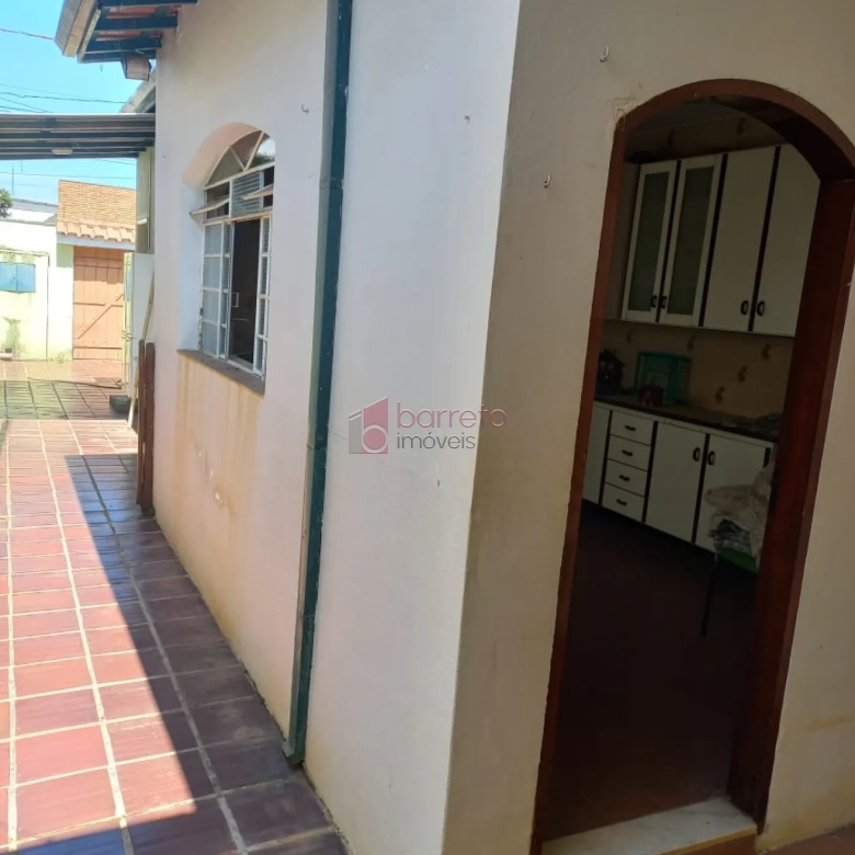 Casa com Edicula para VENDA em Jundiaí SP bairro Vianelo 283m² (em frente ao Mercadão Municipal)