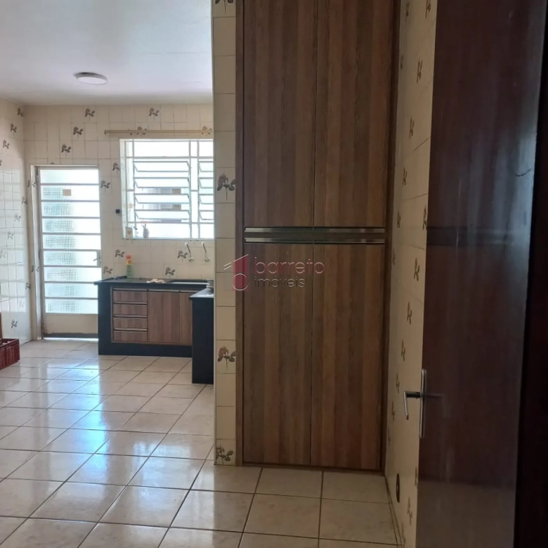 Casa com Edicula para VENDA em Jundiaí SP bairro Vianelo 283m² (em frente ao Mercadão Municipal)