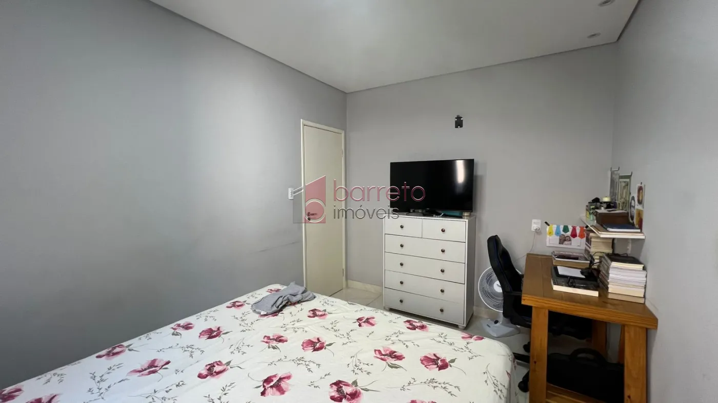 CASA COM EDÍCULA À VENDA NO BAIRRO ELOY CHAVES EM JUNDIAÍ/SP