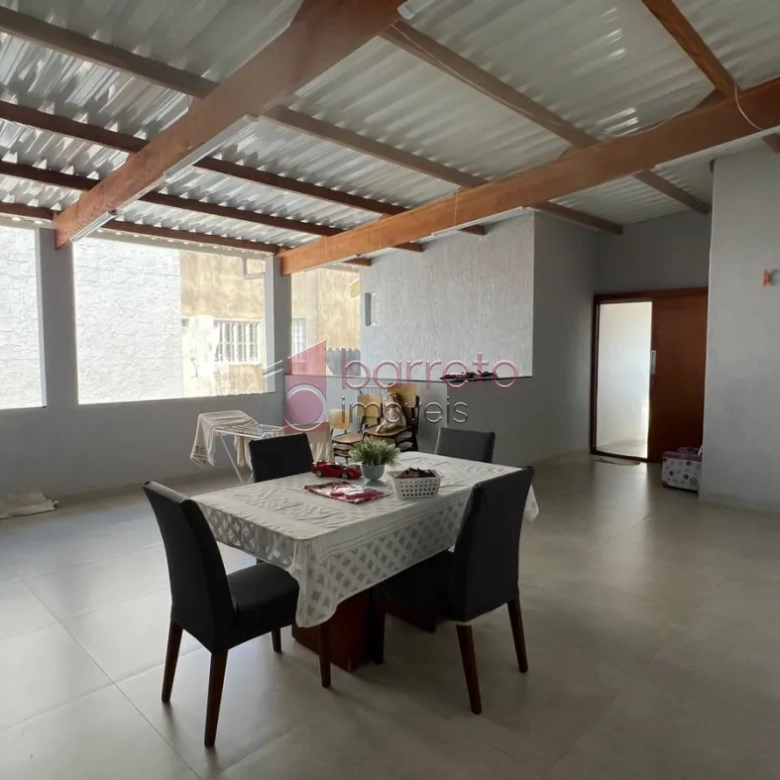 CASA COM EDÍCULA À VENDA NO BAIRRO ELOY CHAVES – JUNDIAÍ/SP