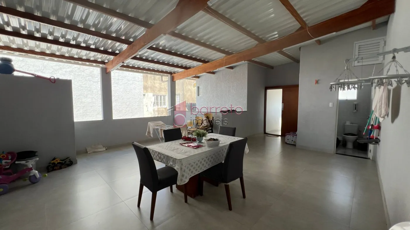 CASA COM EDÍCULA À VENDA NO BAIRRO ELOY CHAVES EM JUNDIAÍ/SP
