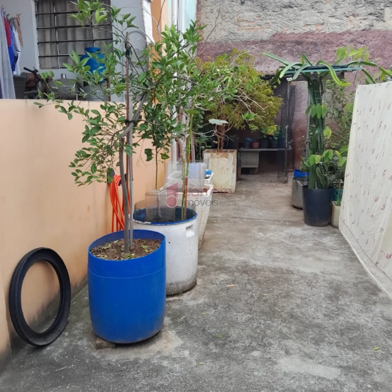 CASA TÉRREA COM EDÍCULA À VENDA NO JARDIM BÚFALO EM JUNDIAÍ/SP