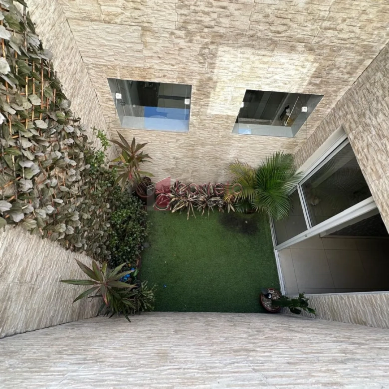 CASA TÉRREA COM MEZANINO À VENDA – 03 QUARTOS – PARQUE RESIDENCIAL JUNDIAÍ – JUNDIAÍ/SP