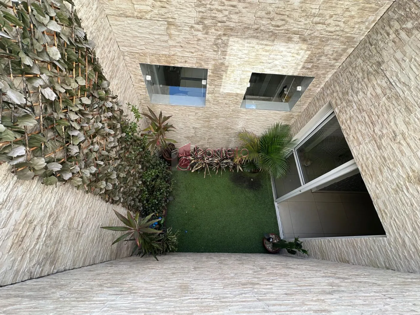CASA TÉRREA COM MEZANINO À VENDA – 03 QUARTOS – PARQUE RESIDENCIAL JUNDIAÍ – JUNDIAÍ/SP