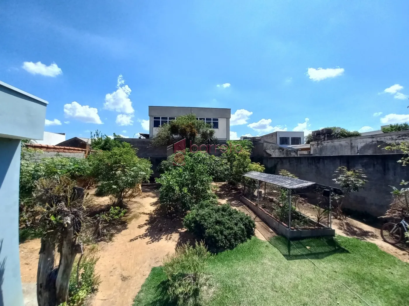 CASA TÉRREA PARA VENDA COM SALÃO E TERRENO NO BAIRRO PONTE SÃO JOÃO – JUNDIAÍ/SP