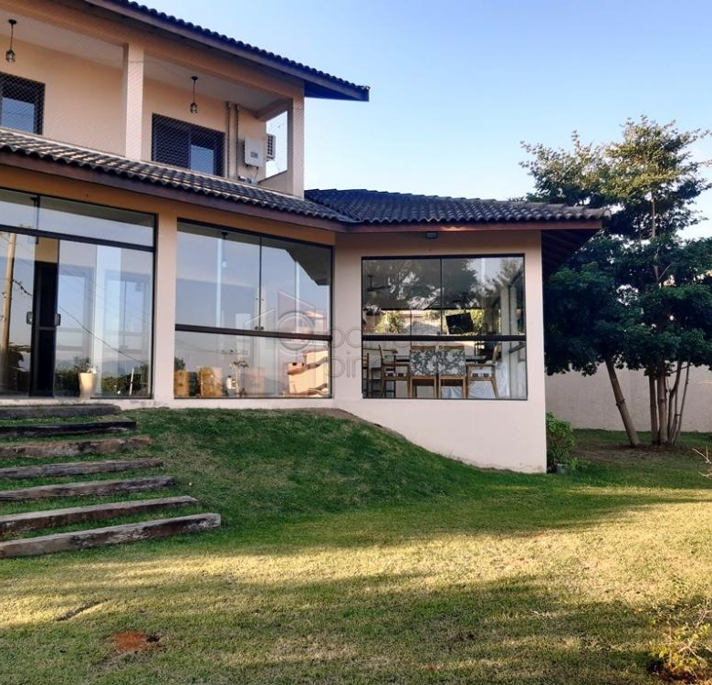 Chácara para venda Bairro Santa Camila fica localizado próximo do Bairro Eloy Chaves e Tulipas,  com acesso rápido as Rodovias Anhanguera e Bandeirantes.