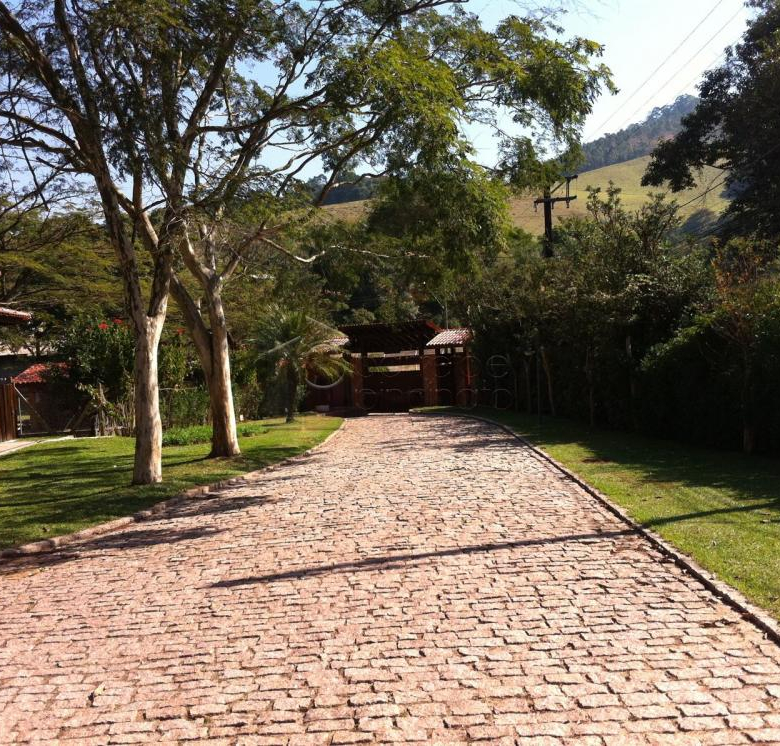 Linda chácara alto padrão a venda em Jundiaí no bairro Santa Clara.