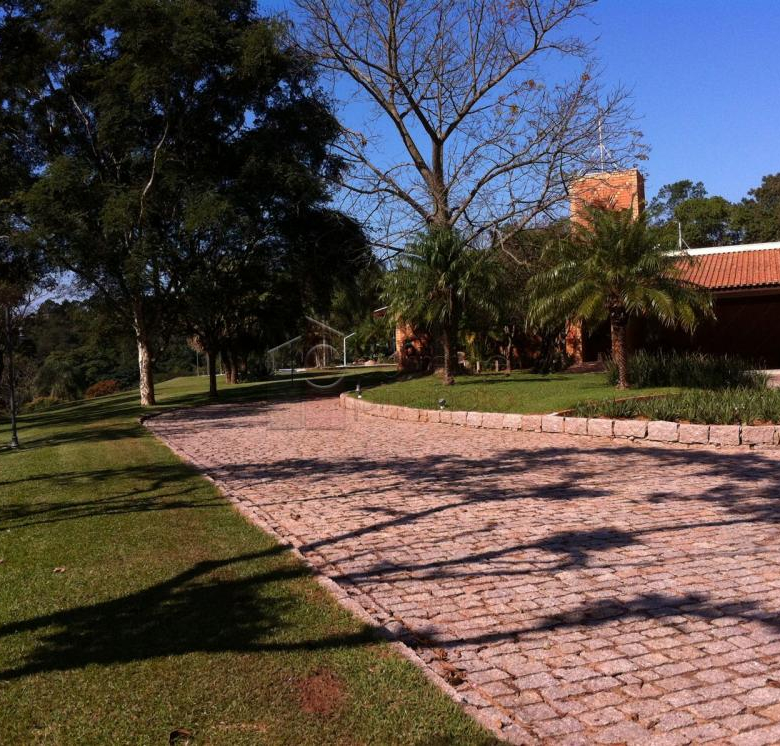 Linda chácara alto padrão a venda em Jundiaí no bairro Santa Clara.