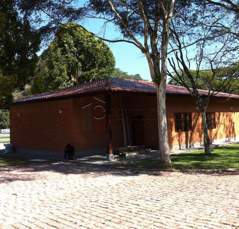 Linda chácara alto padrão a venda em Jundiaí no bairro Santa Clara.