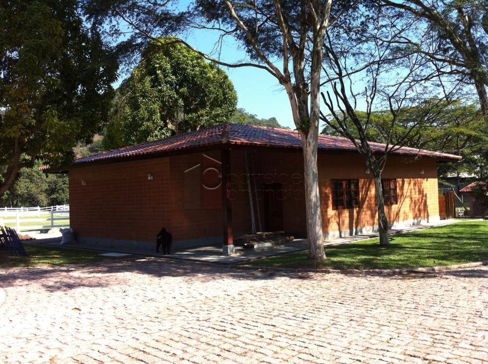 Linda chácara alto padrão a venda em Jundiaí no bairro Santa Clara.