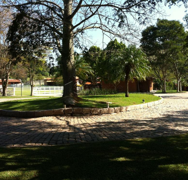 Linda chácara alto padrão a venda em Jundiaí no bairro Santa Clara.
