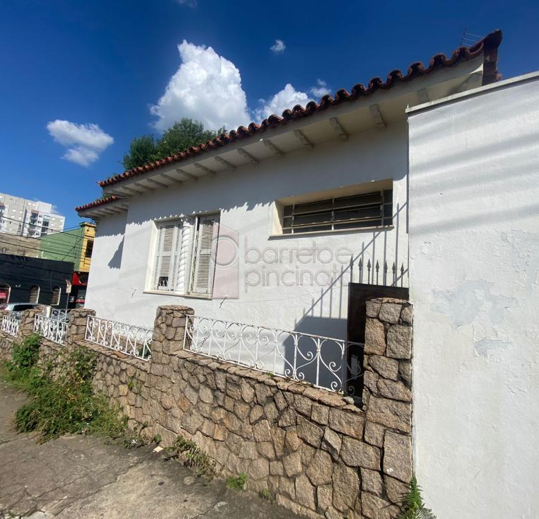CASA E SALÃO PARA VENDA NO CENTRO JUNDIAÍ-SP