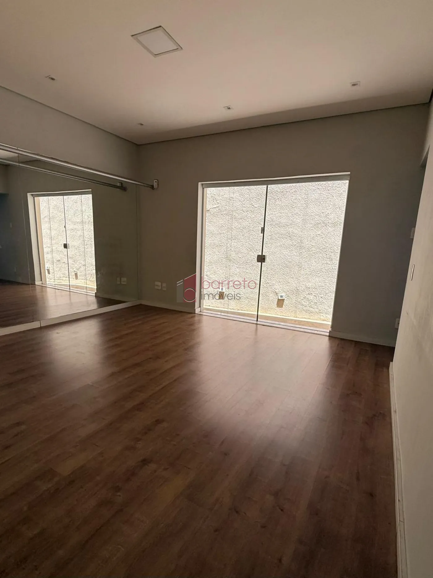 CASA/SALÃO COMERCIAL PARA VENDA NA VILA VIRGINIA (RUA DO RETIRO) EM JUNDIAÍ/SP