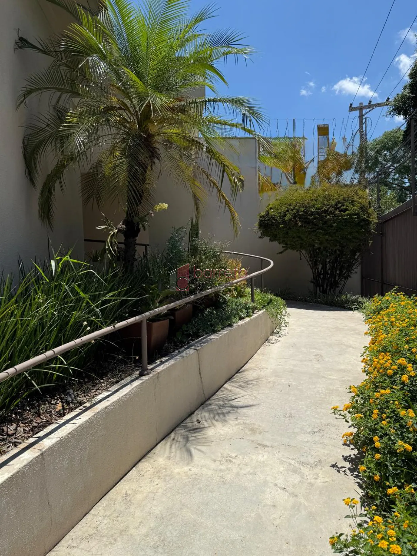 CASA/SALÃO COMERCIAL PARA VENDA NA VILA VIRGINIA (RUA DO RETIRO) EM JUNDIAÍ/SP
