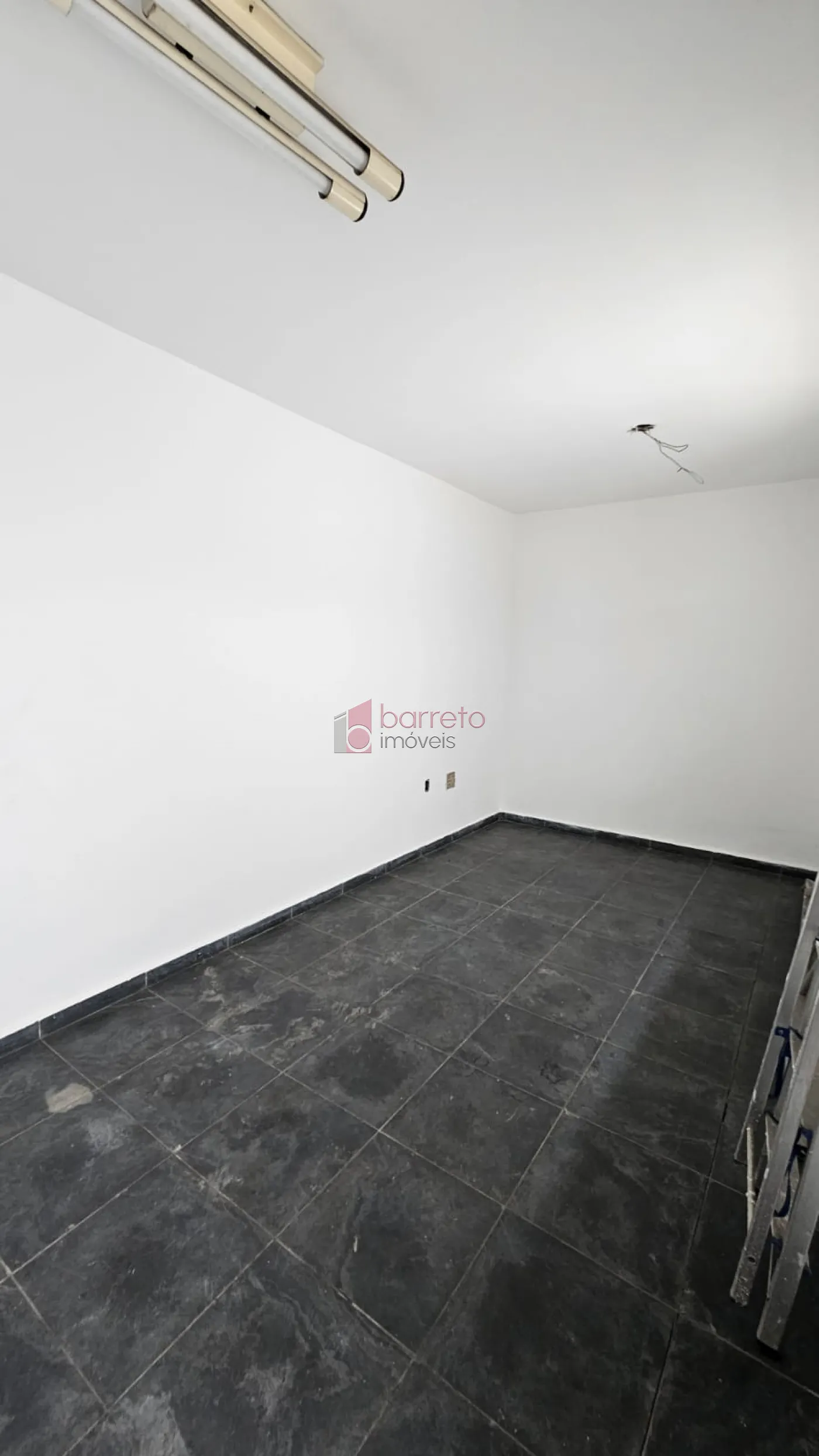 PRÉDIO COMERCIAL COM EDÍCULA NO CENTRO – JUNDIAÍ/SP