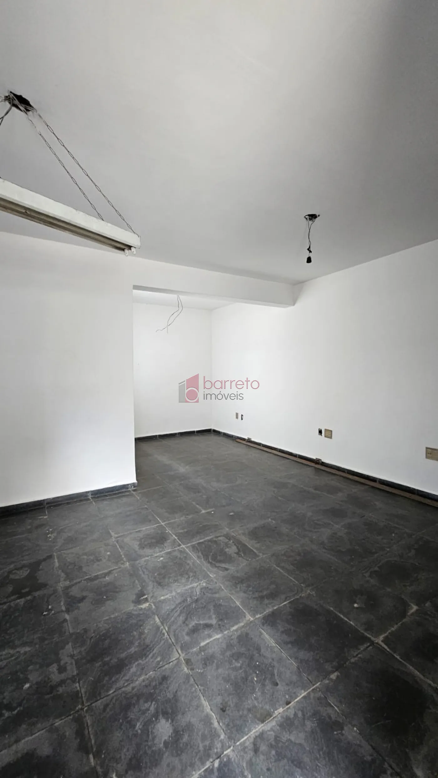 PRÉDIO COMERCIAL COM EDÍCULA NO CENTRO – JUNDIAÍ/SP