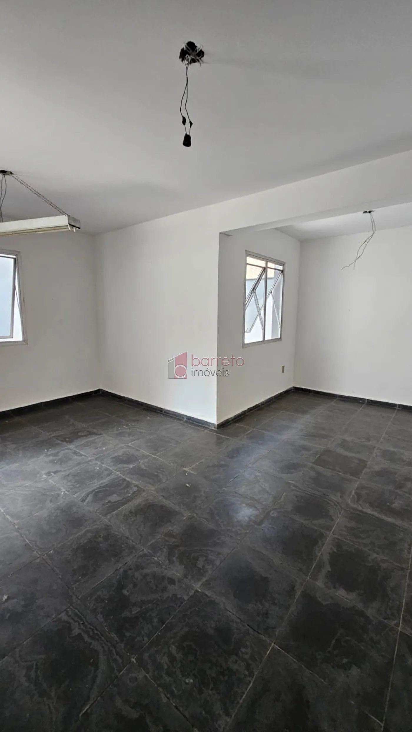 PRÉDIO COMERCIAL COM EDÍCULA NO CENTRO – JUNDIAÍ/SP