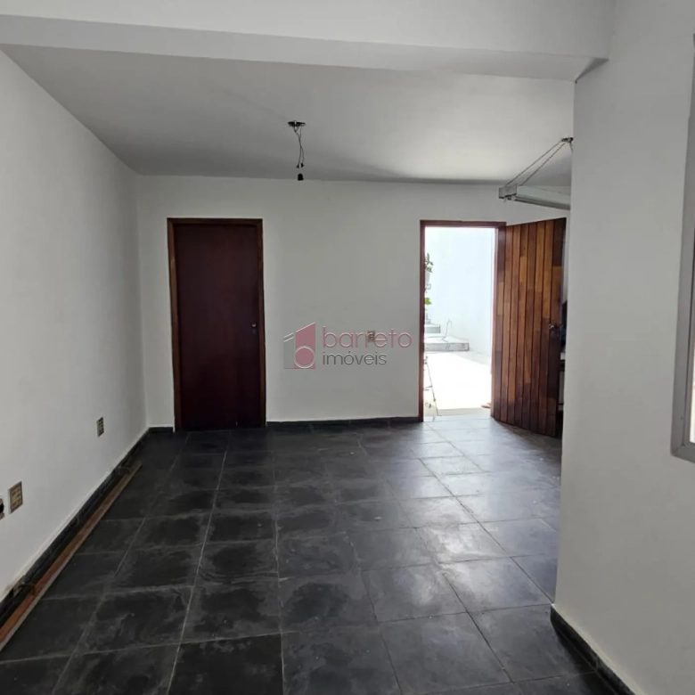 PRÉDIO COMERCIAL COM EDÍCULA NO CENTRO – JUNDIAÍ/SP