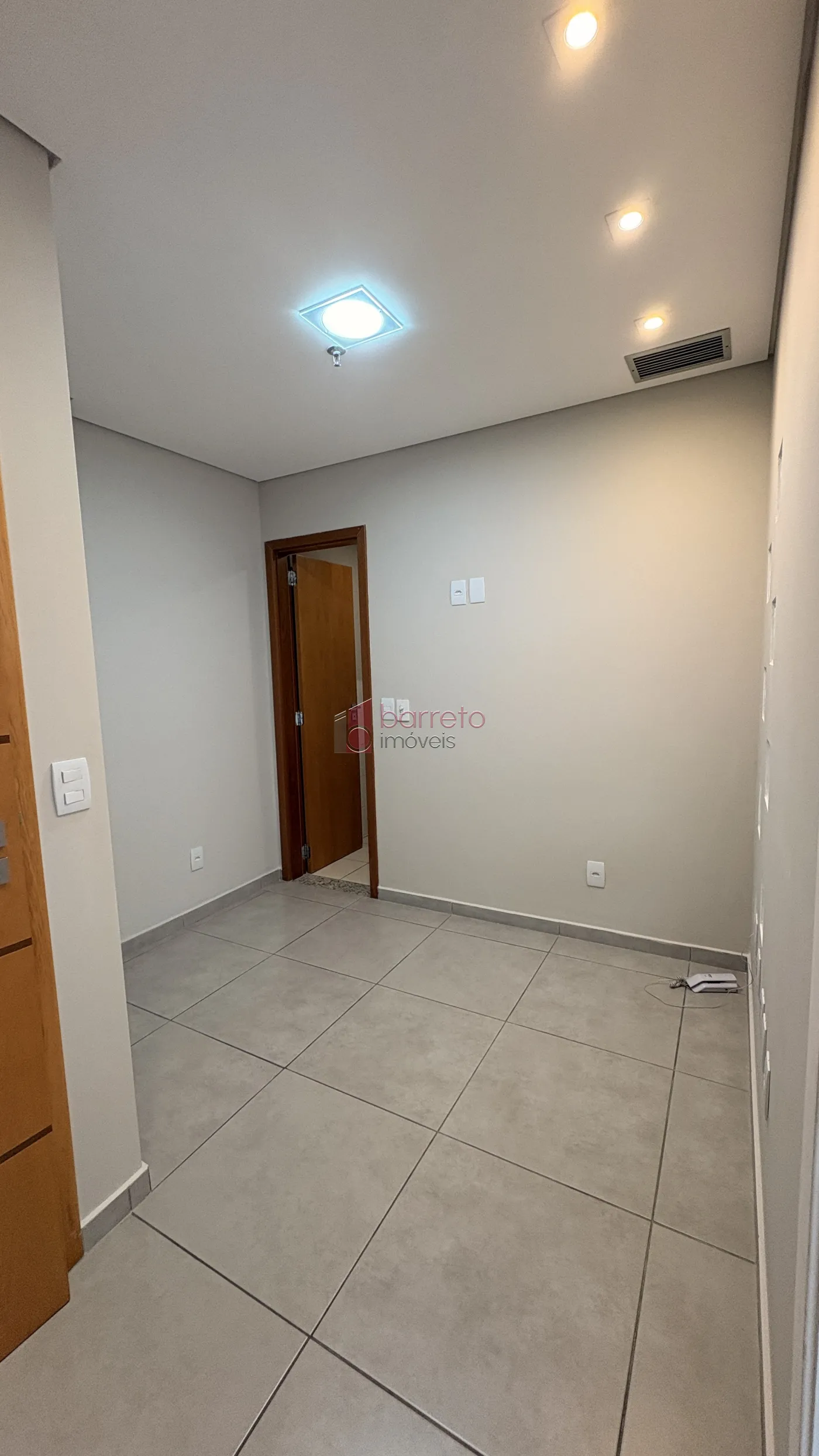 SALA COMERCIAL PARA LOCAÇÃO NO CONDOMÍNIO UFFIZI MEDICAL NA VILA BOAVENTURA – JUNDIAÍ/SP