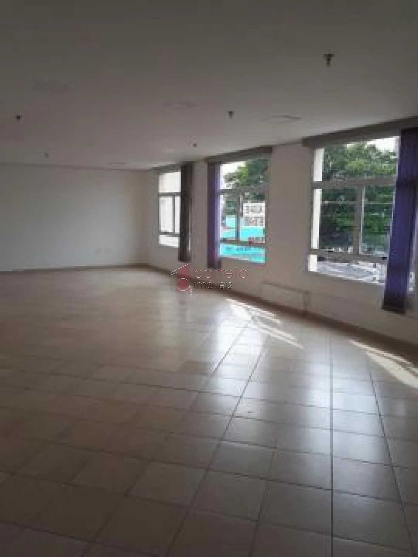 SALA À VENDA NO EDIFÍCIO CENTRO COMERCIAL TEBAS – JUNDIAÍ/SP