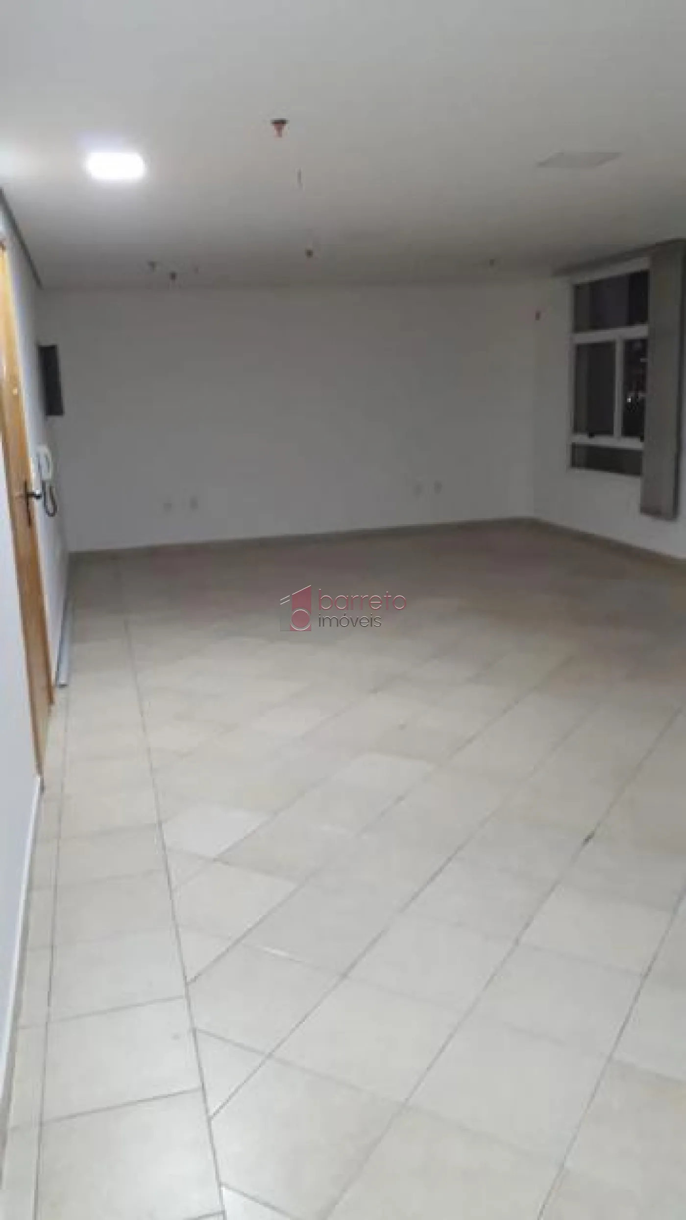 SALA À VENDA NO EDIFÍCIO CENTRO COMERCIAL TEBAS – JUNDIAÍ/SP