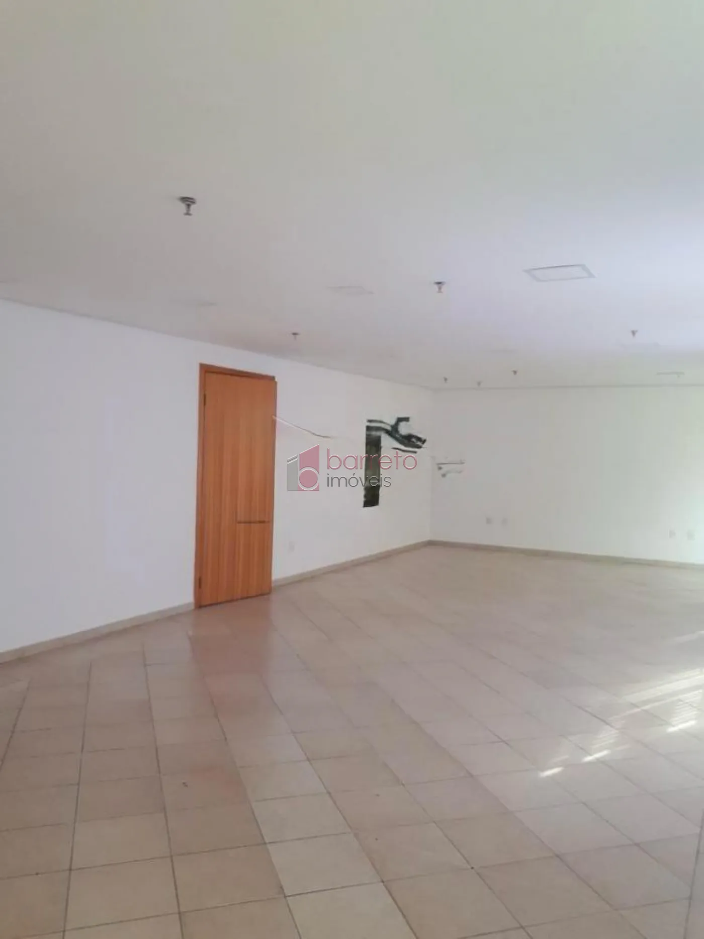 SALA À VENDA NO EDIFÍCIO CENTRO COMERCIAL TEBAS – JUNDIAÍ/SP